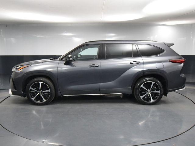 used 2022 Toyota Highlander car, priced at $41,500
