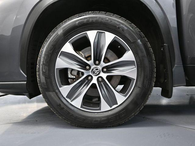 used 2021 Toyota Highlander car, priced at $30,493