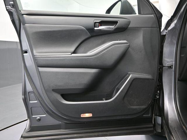 used 2021 Toyota Highlander car, priced at $30,493