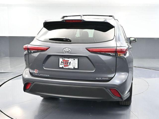 used 2021 Toyota Highlander car, priced at $30,493