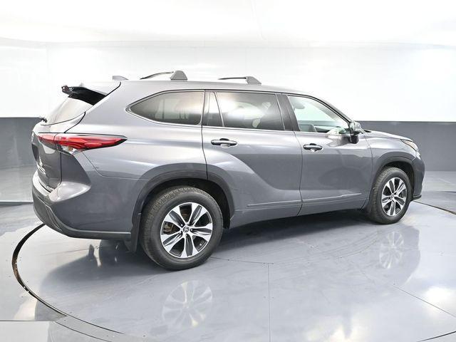 used 2021 Toyota Highlander car, priced at $30,493