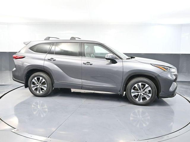 used 2021 Toyota Highlander car, priced at $30,493