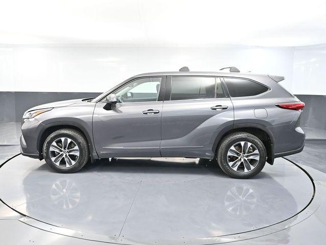 used 2021 Toyota Highlander car, priced at $30,493