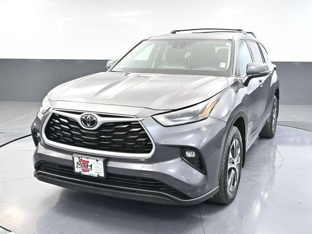 used 2021 Toyota Highlander car, priced at $30,493