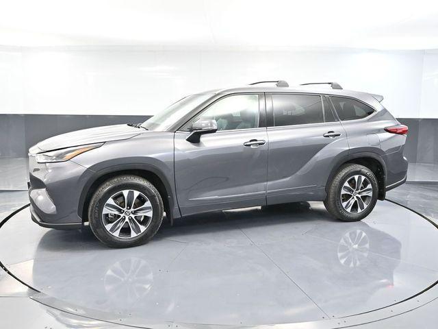 used 2021 Toyota Highlander car, priced at $30,493