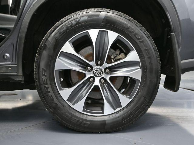 used 2021 Toyota Highlander car, priced at $30,493
