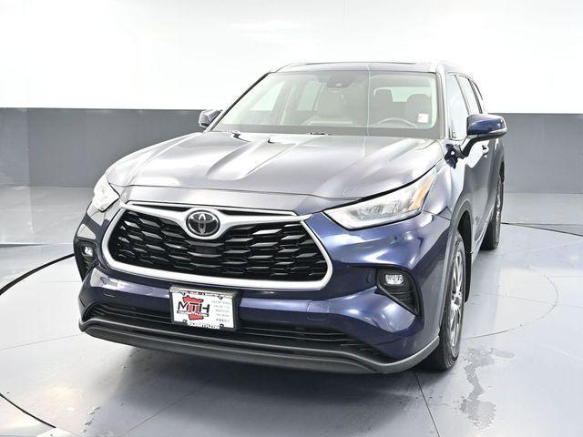 used 2020 Toyota Highlander car, priced at $29,993