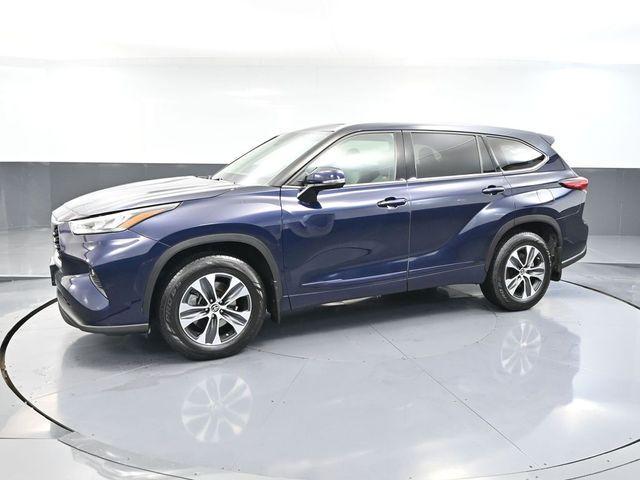 used 2020 Toyota Highlander car, priced at $29,993