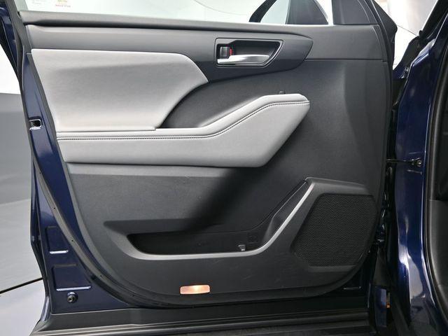used 2020 Toyota Highlander car, priced at $29,993