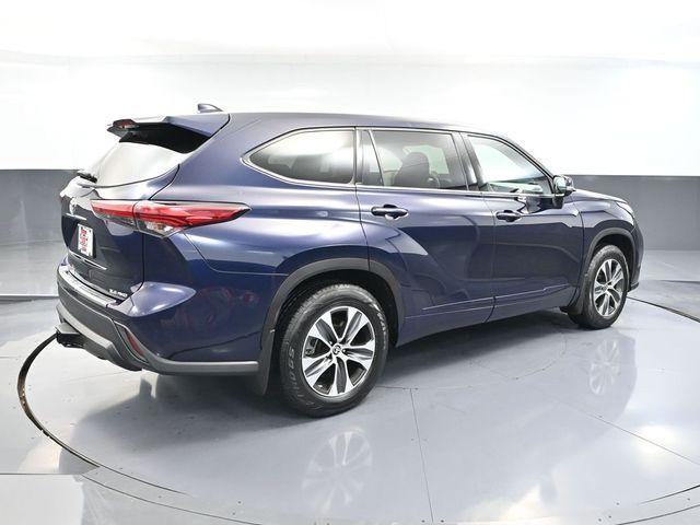 used 2020 Toyota Highlander car, priced at $29,993