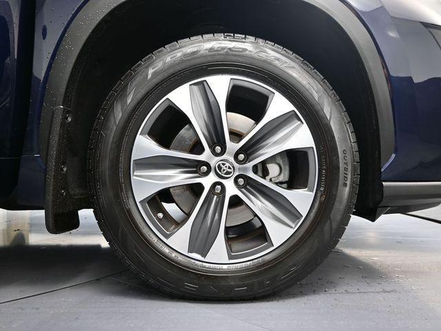 used 2020 Toyota Highlander car, priced at $29,993