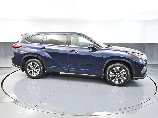 used 2020 Toyota Highlander car, priced at $29,993