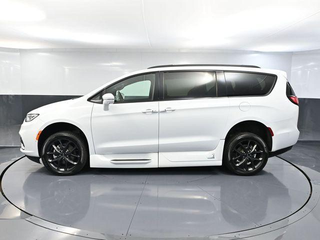 used 2022 Chrysler Pacifica car, priced at $63,993