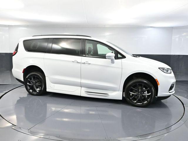 used 2022 Chrysler Pacifica car, priced at $63,993
