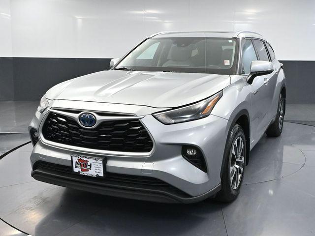 used 2021 Toyota Highlander Hybrid car, priced at $28,993
