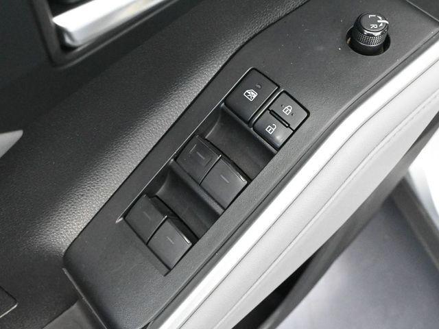 used 2021 Toyota Highlander Hybrid car, priced at $28,993