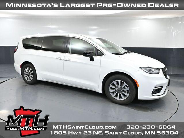 used 2024 Chrysler Pacifica Hybrid car, priced at $29,993