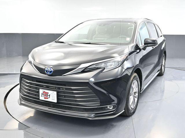 used 2025 Toyota Sienna car, priced at $43,993