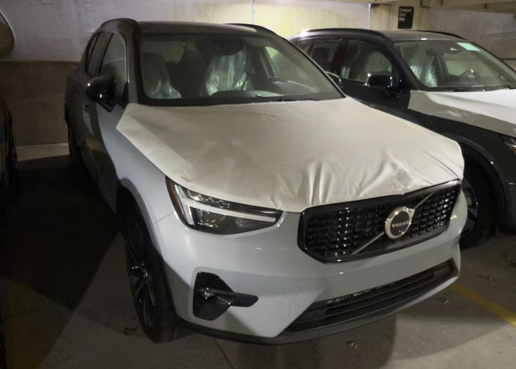 new 2025 Volvo XC40 car, priced at $39,664