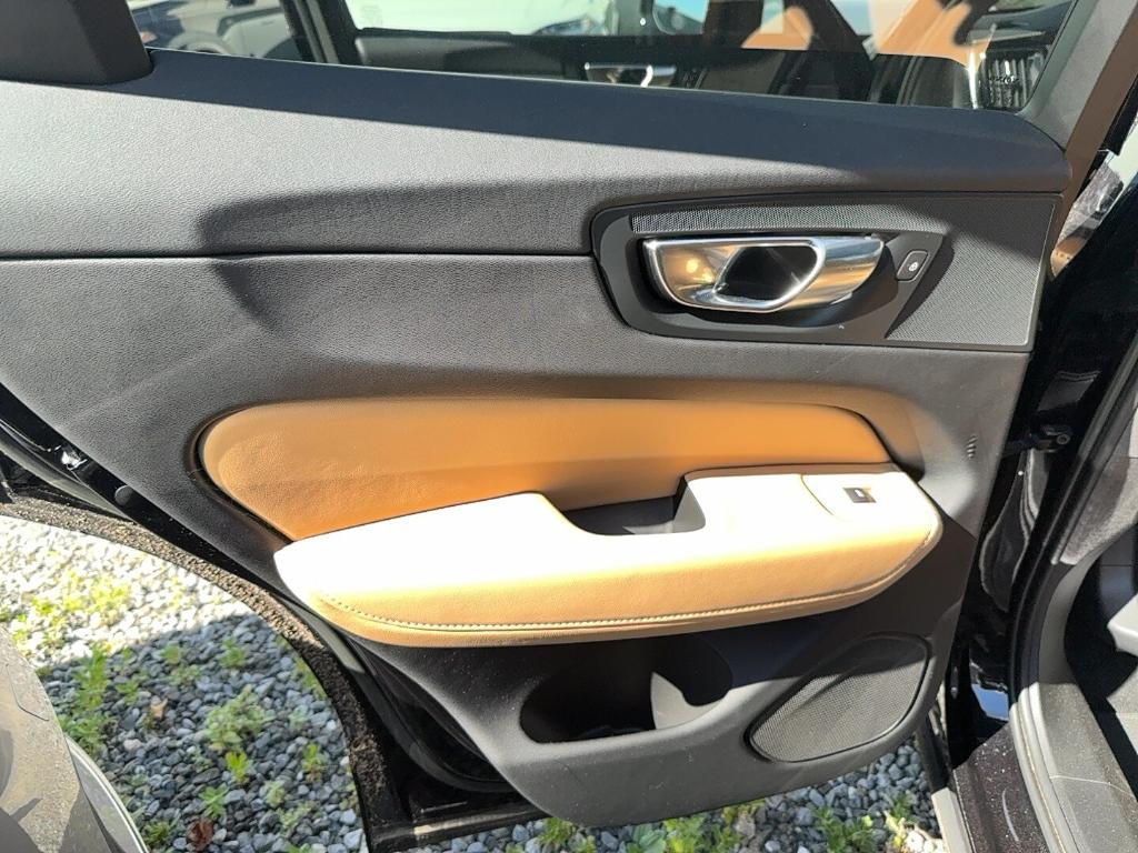 used 2022 Volvo XC60 Recharge Plug-In Hybrid car, priced at $41,249