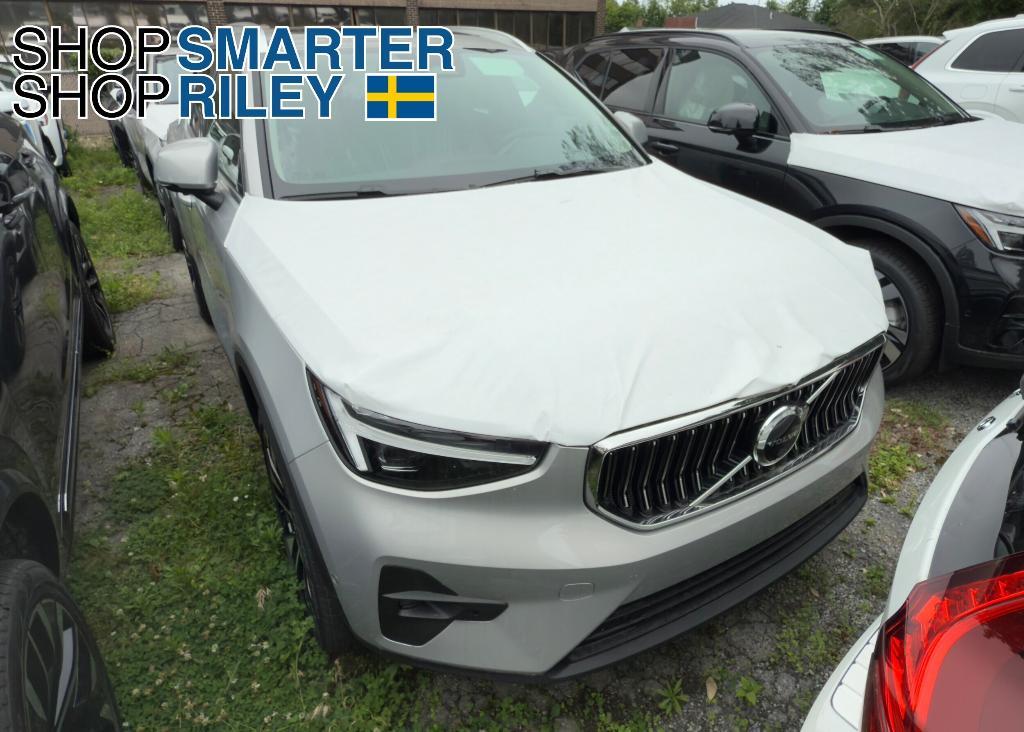 new 2025 Volvo XC40 car, priced at $52,235