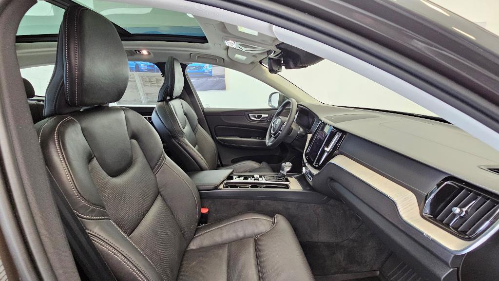 used 2021 Volvo XC60 car, priced at $36,355