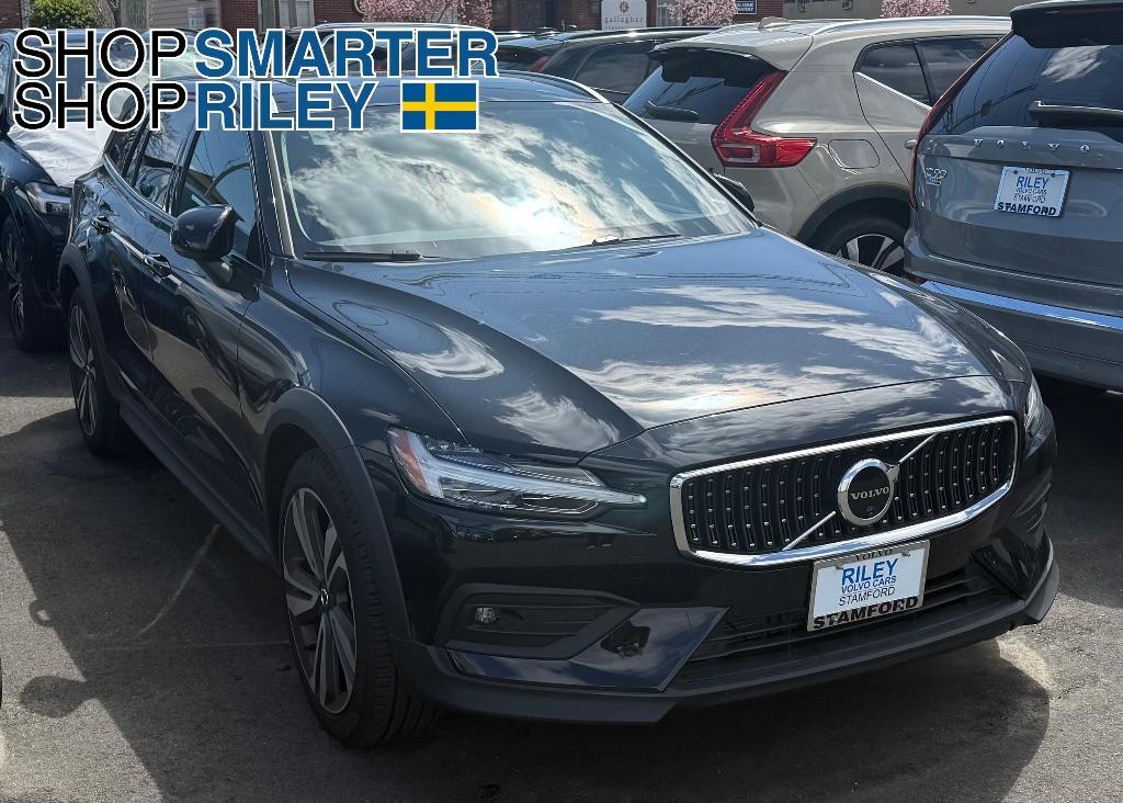 new 2025 Volvo V60 Cross Country car, priced at $55,025
