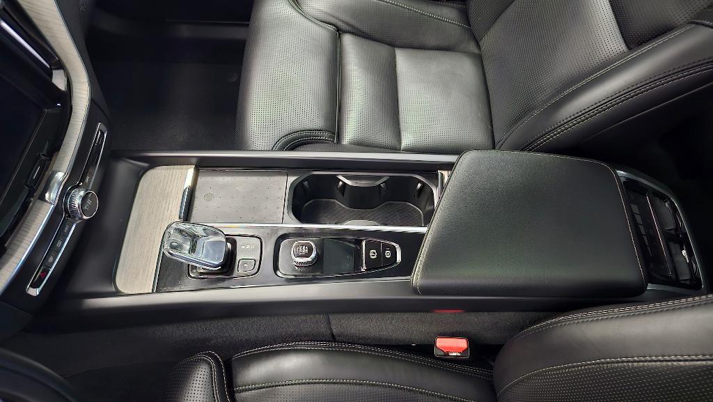 used 2022 Volvo XC60 car, priced at $37,328