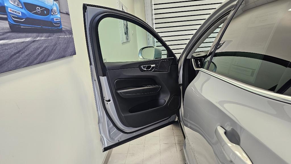 used 2022 Volvo XC60 car, priced at $37,219