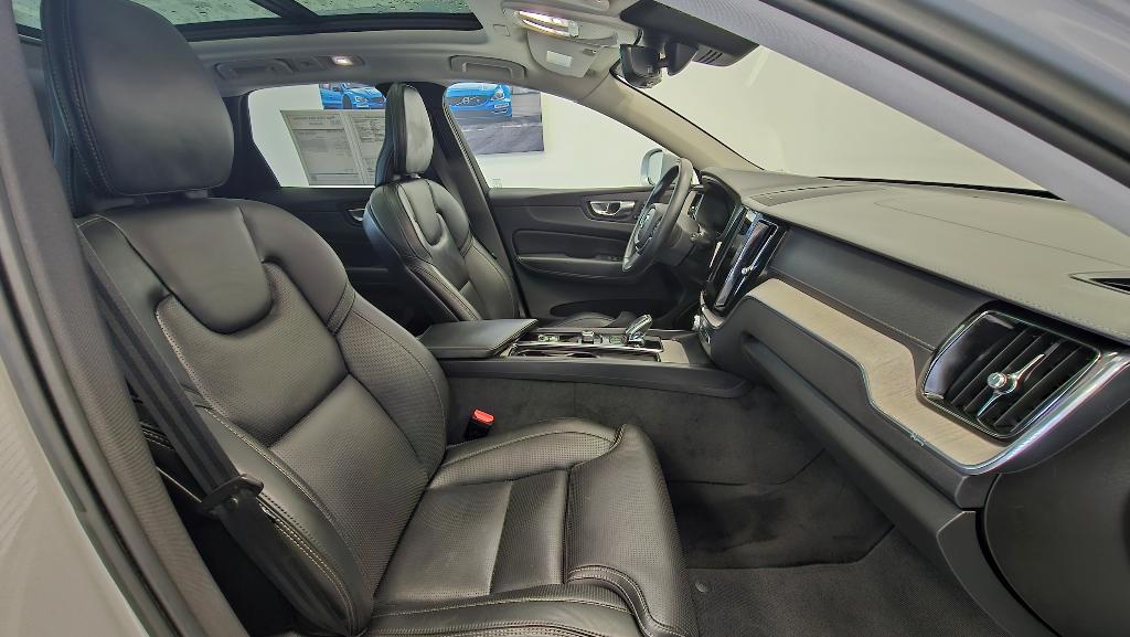 used 2022 Volvo XC60 car, priced at $37,219