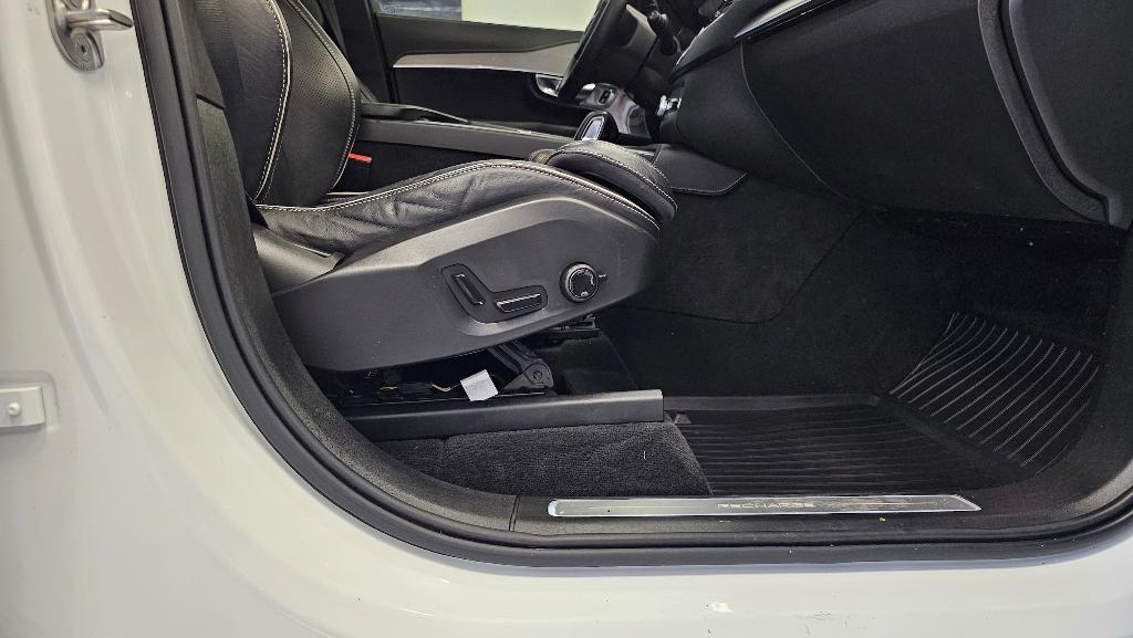 used 2022 Volvo XC90 Recharge Plug-In Hybrid car, priced at $46,206