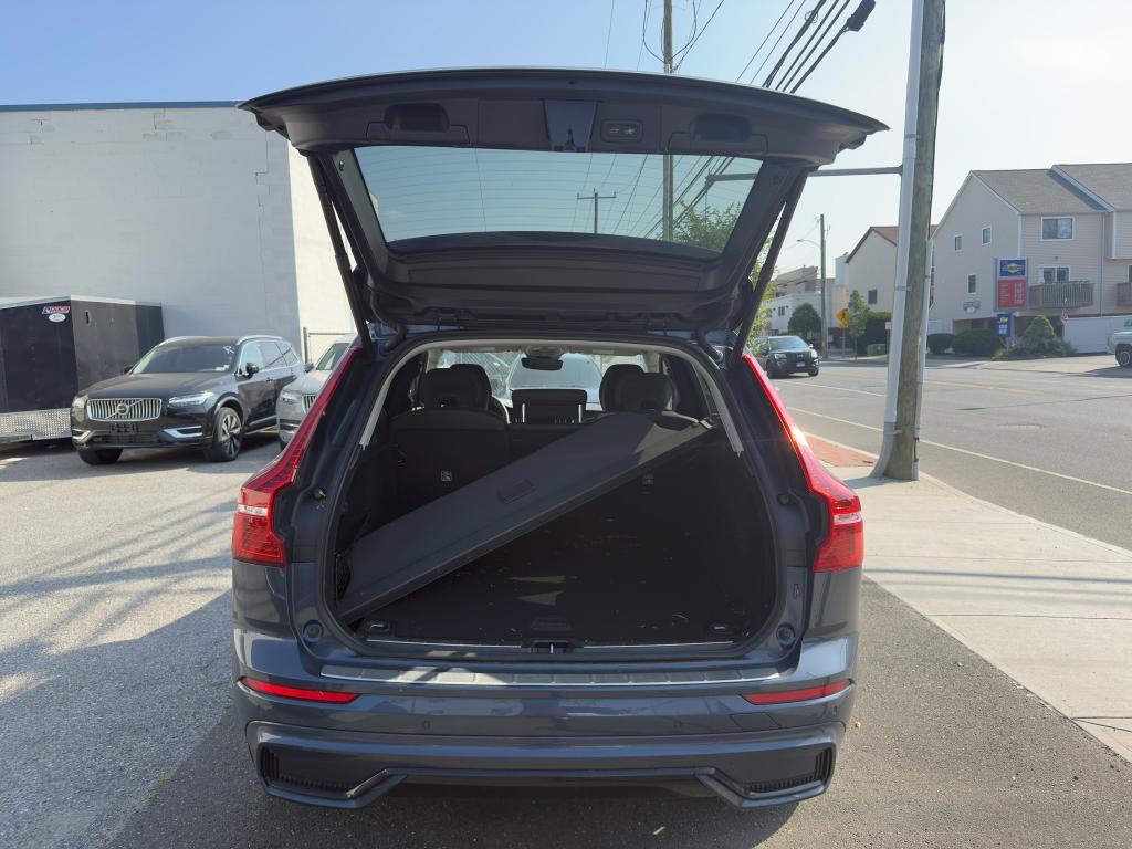 used 2023 Volvo XC60 car, priced at $37,813