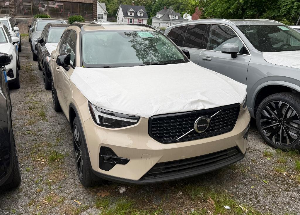 new 2025 Volvo XC40 car, priced at $52,215