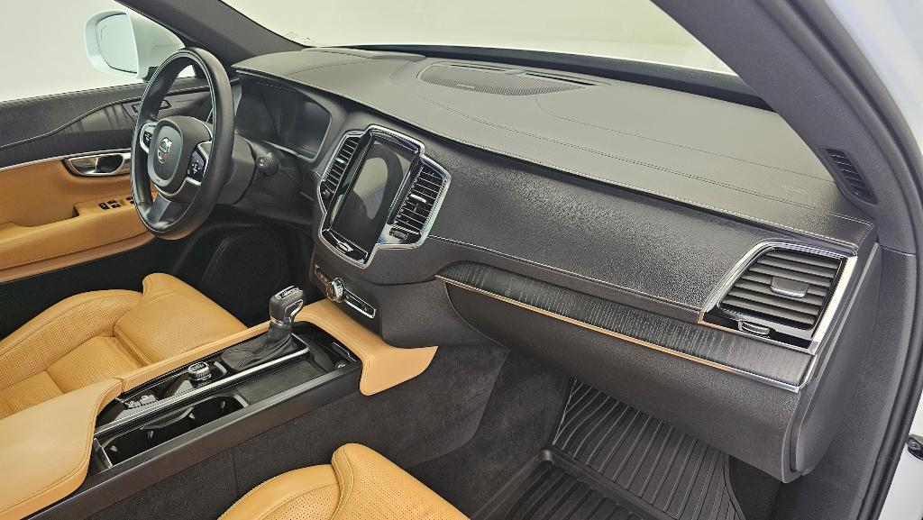 used 2022 Volvo XC90 car, priced at $40,207