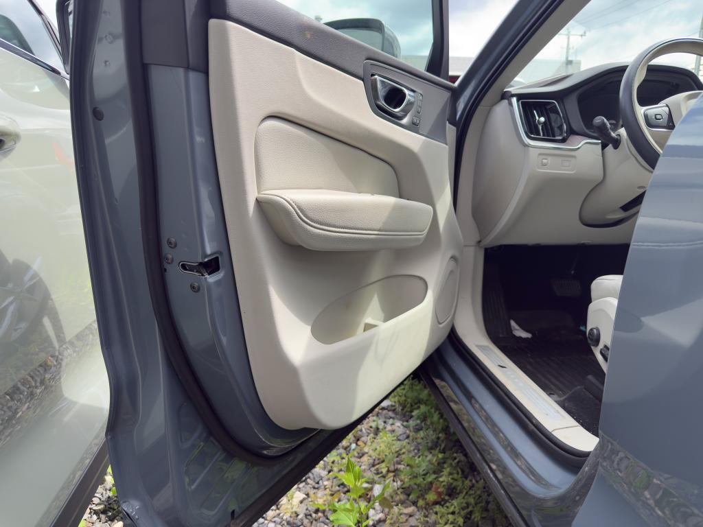 used 2022 Volvo XC60 car, priced at $32,164