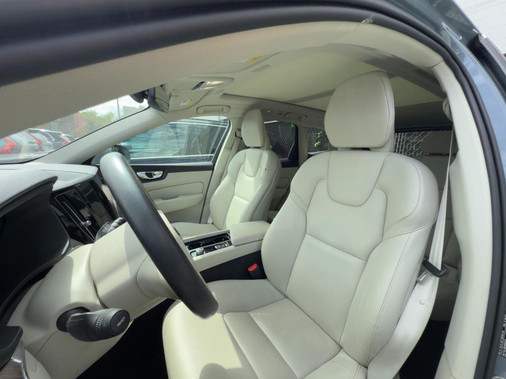 used 2022 Volvo XC60 car, priced at $32,164