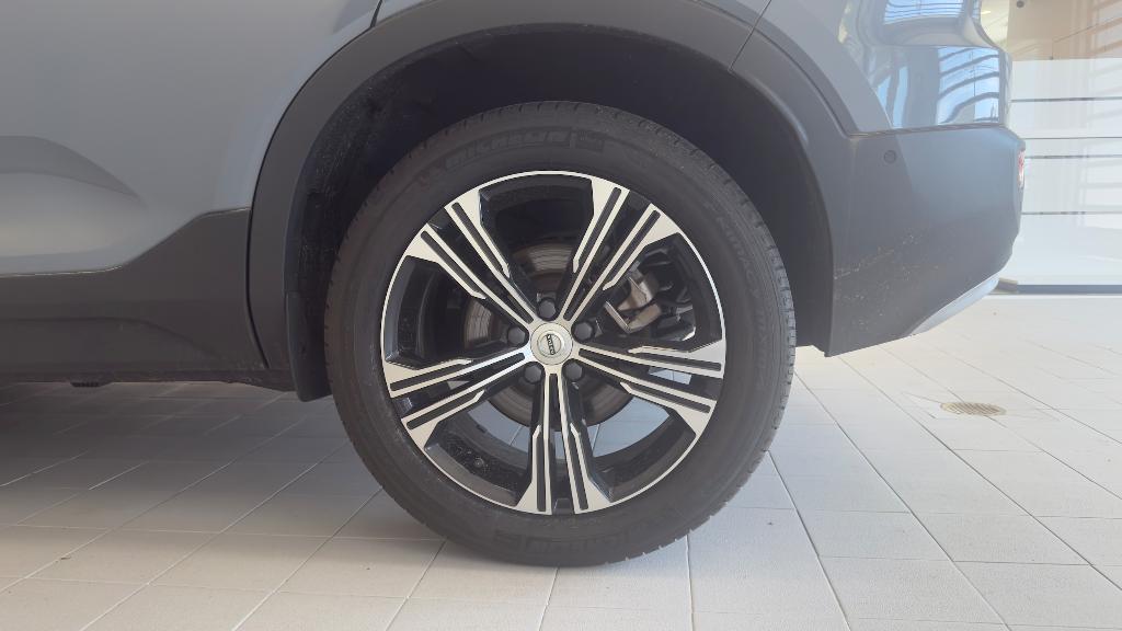 used 2022 Volvo XC40 car, priced at $35,110