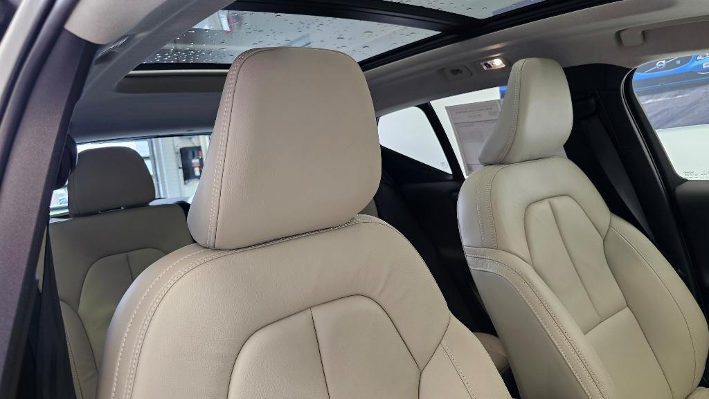 used 2022 Volvo XC40 car, priced at $35,770