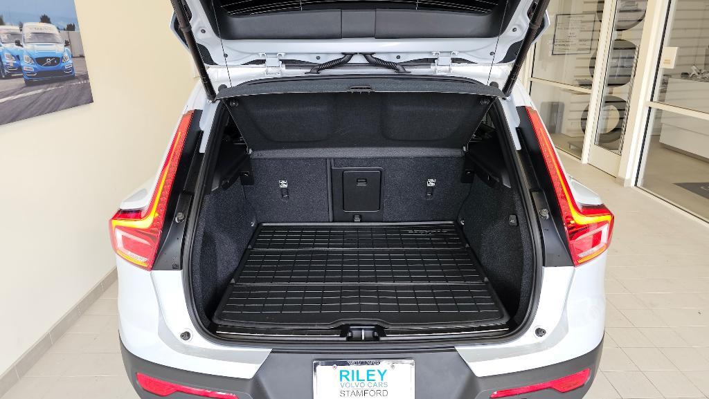 used 2022 Volvo XC40 car, priced at $35,770