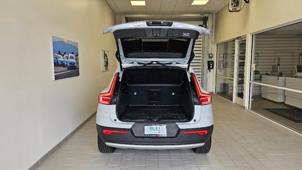 used 2022 Volvo XC40 car, priced at $35,770