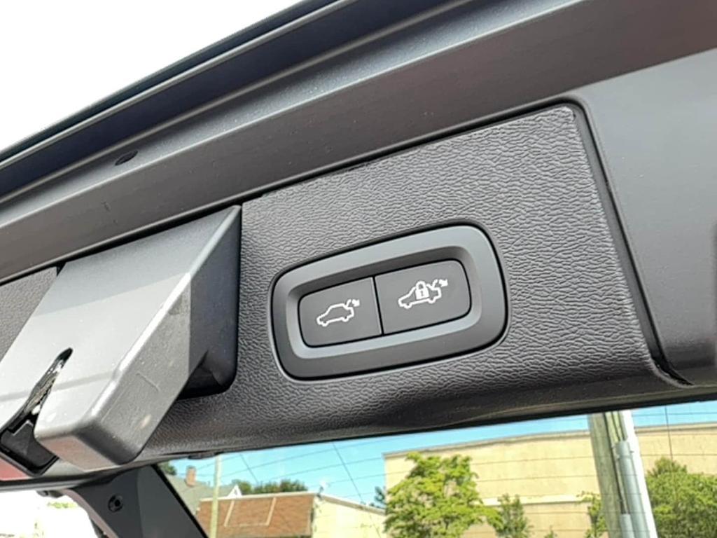 new 2025 Volvo XC60 Plug-In Hybrid car, priced at $53,942