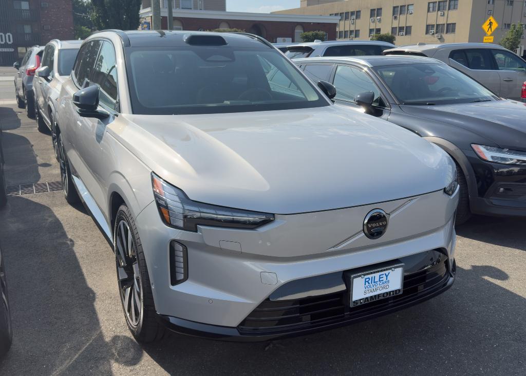 new 2025 Volvo EX90 car, priced at $84,120