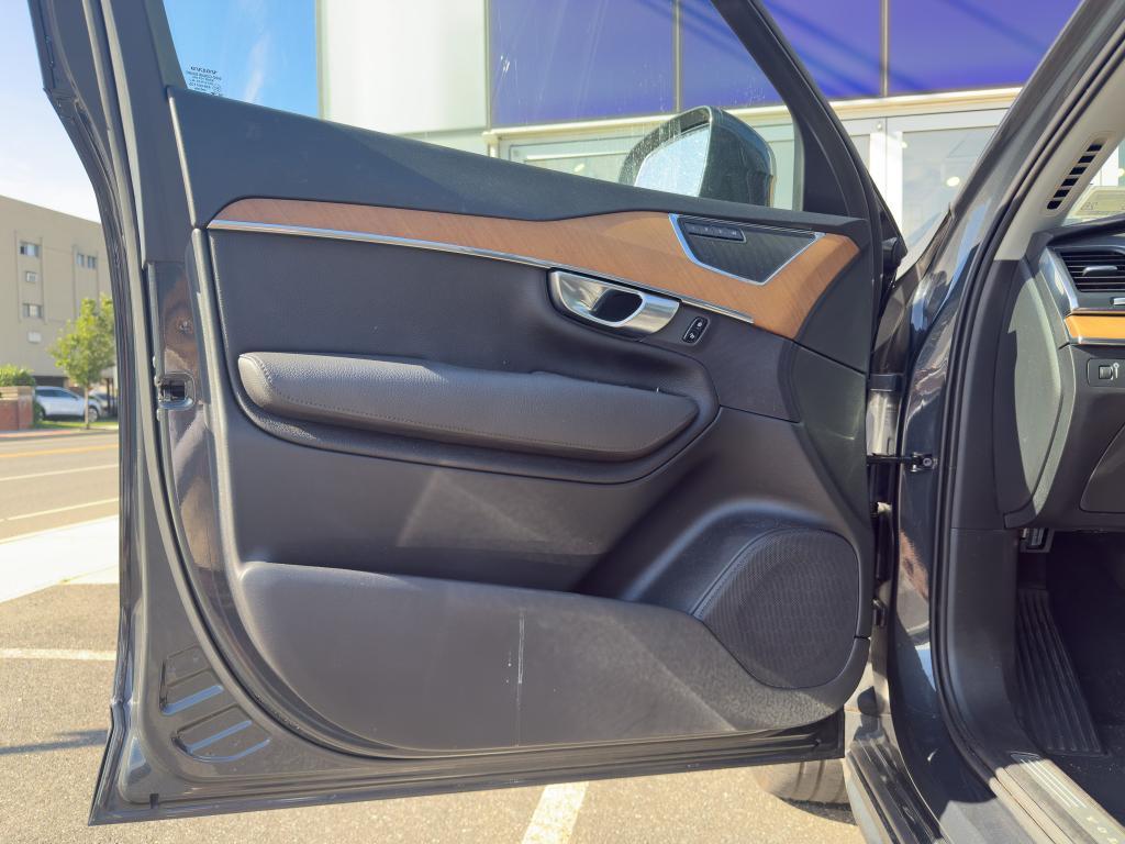 used 2022 Volvo XC90 car, priced at $35,976