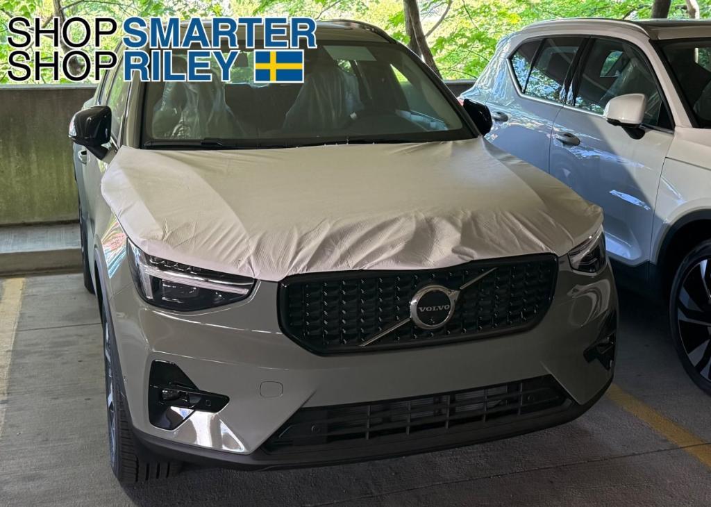 new 2025 Volvo XC40 car, priced at $37,399