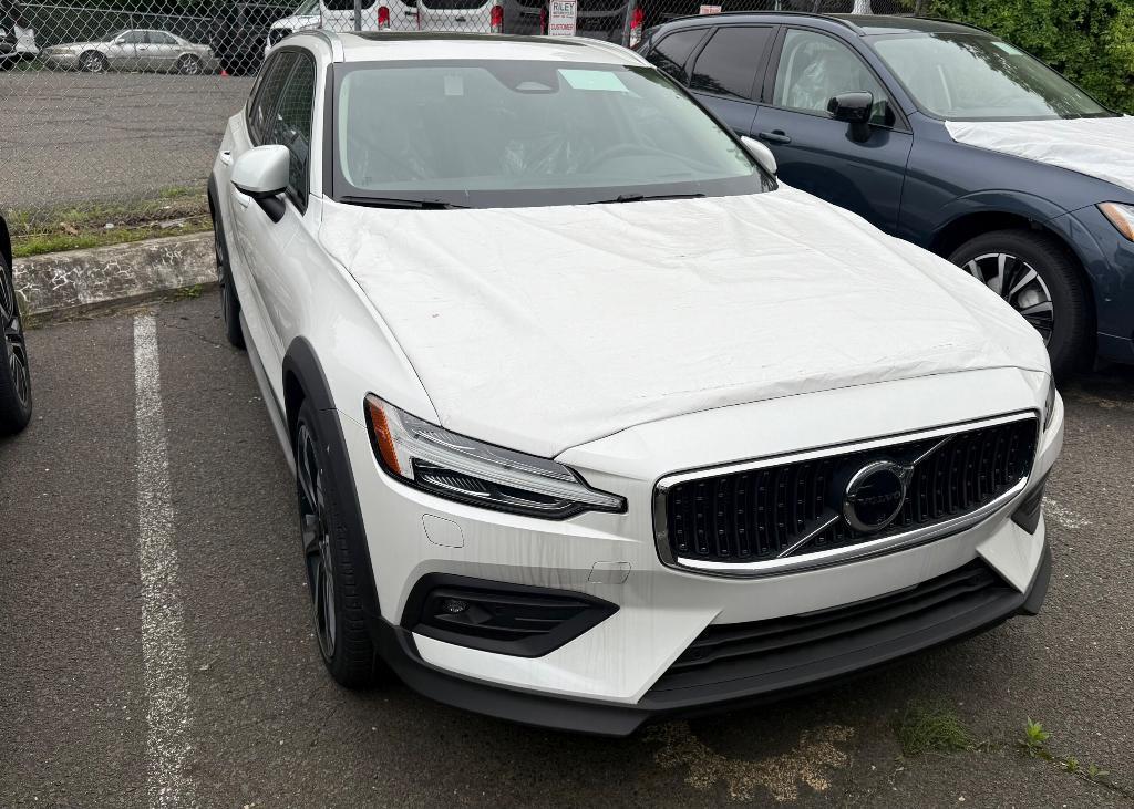 new 2025 Volvo V60 Cross Country car, priced at $61,725