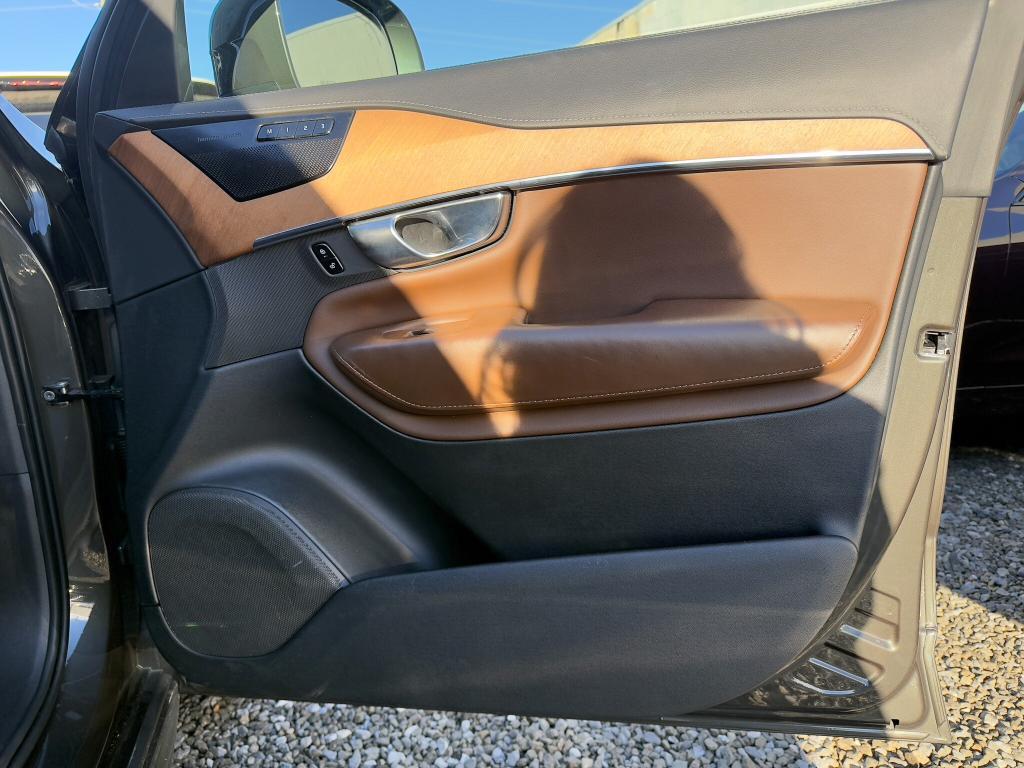 used 2020 Volvo XC90 car, priced at $32,657