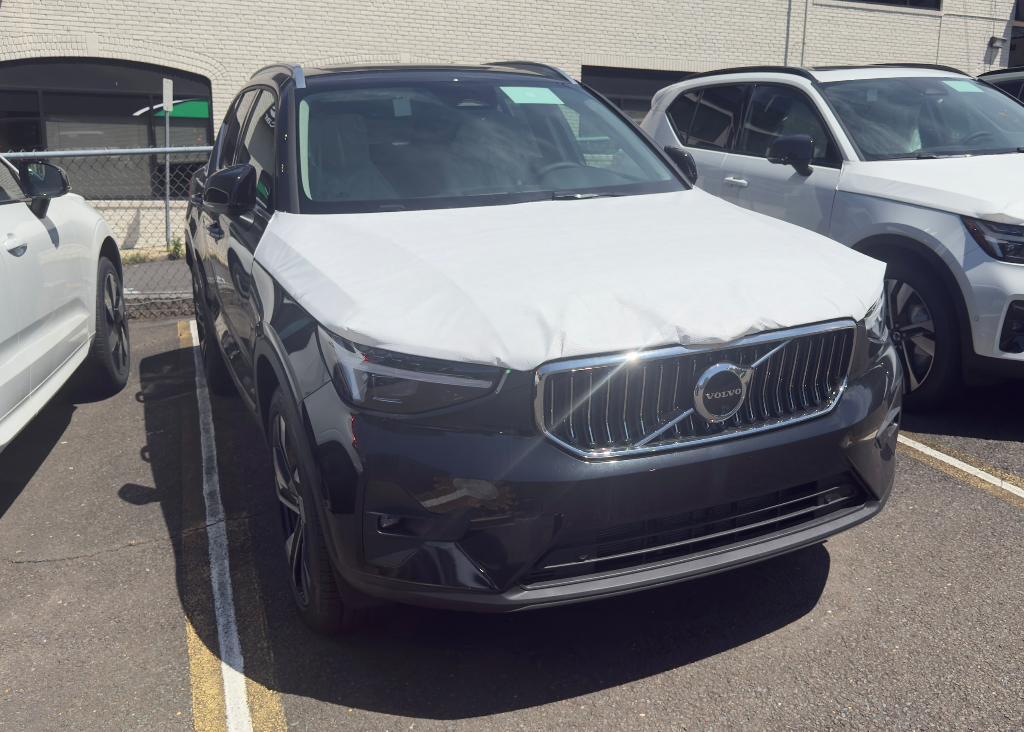 new 2025 Volvo XC40 car, priced at $52,235