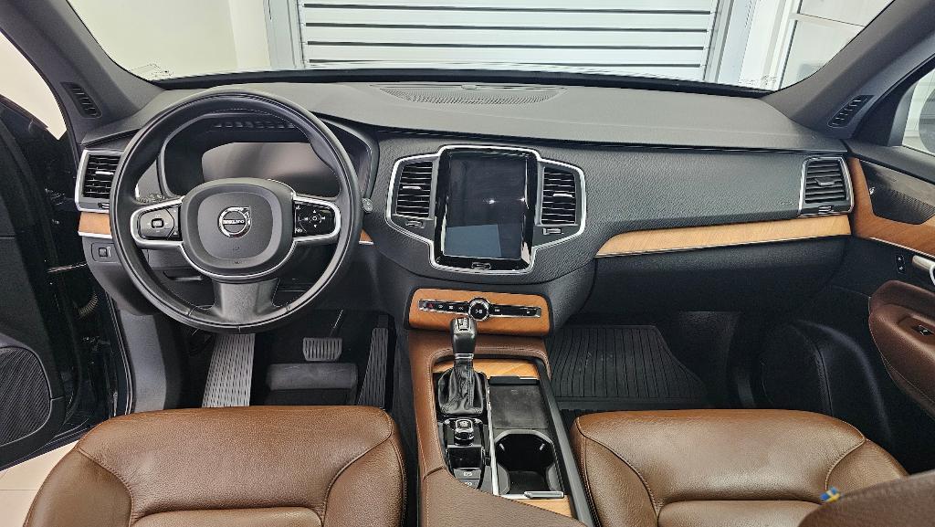 used 2022 Volvo XC90 car, priced at $35,620