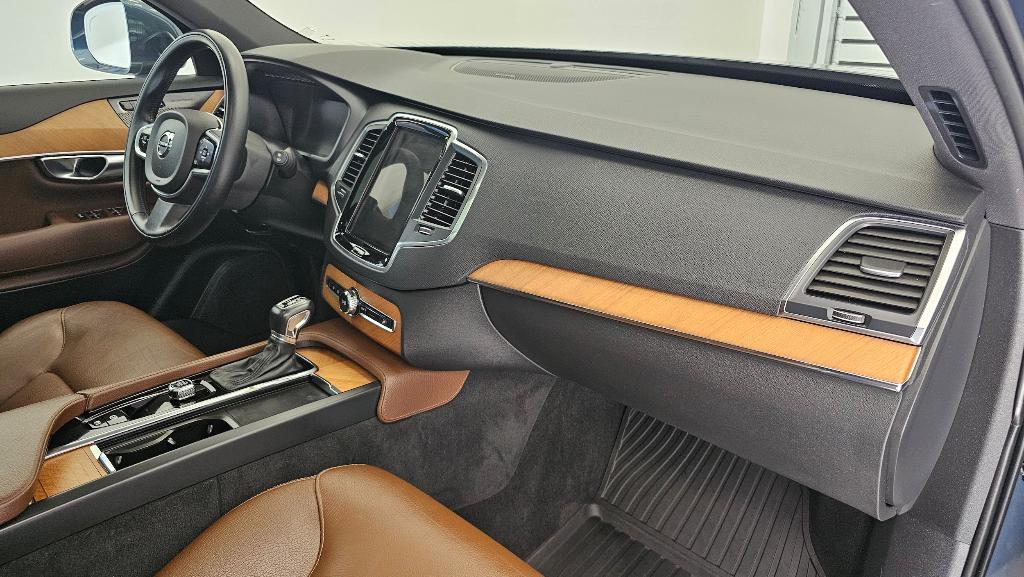 used 2022 Volvo XC90 car, priced at $35,620