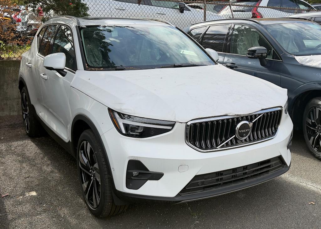 new 2025 Volvo XC40 car, priced at $39,664